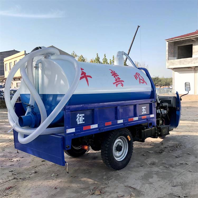江蘇泰州興化小型三輪吸糞車時(shí)風(fēng)牌自卸三輪吸糞車22馬力吸糞車